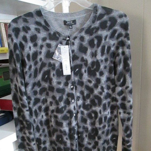 APT.9 $125 100% Cashmere Gray Animal Print Cardigan Sweater size Medium NWT - Picture 1 of 7